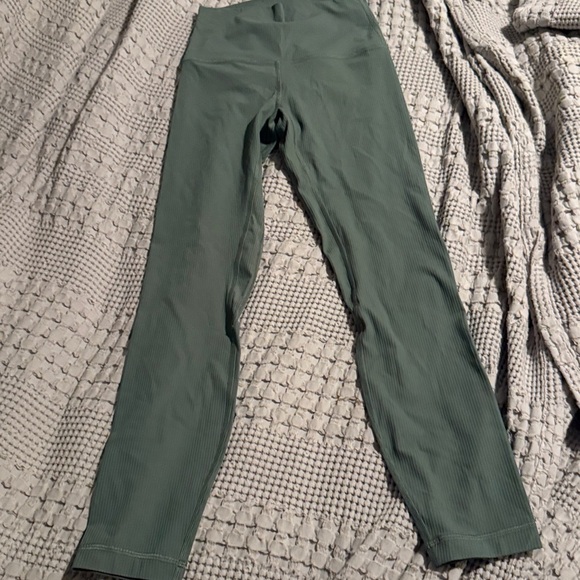 LIKE NEW Lululemon lululemon Align™ Ribbed High-Rise SZ 4 - Picture 5 of 7